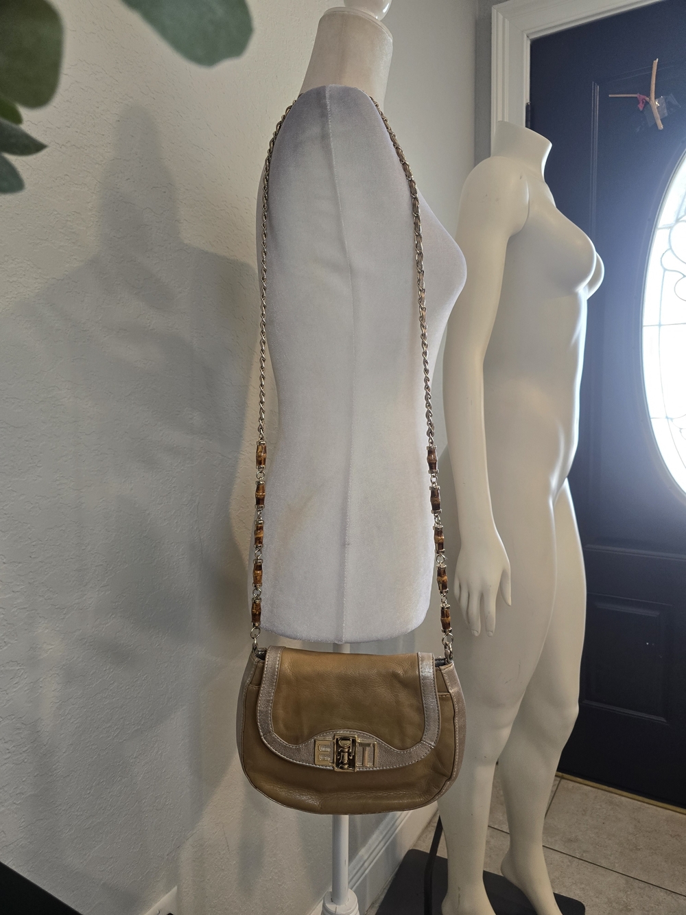 ELAINE TURNER Vintage Beige Gold Leather Crossbody Handbag Bamboo Chain Strap - Picture 14 of 14
